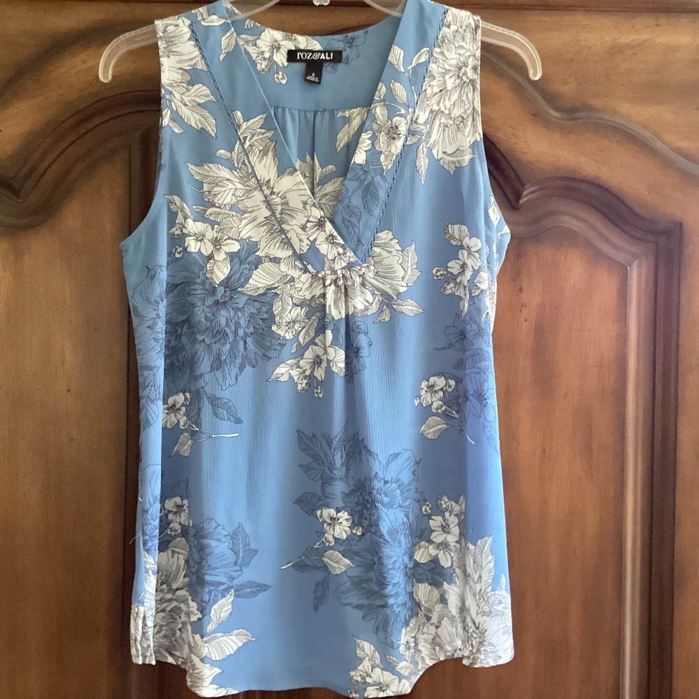Roz & Ali blue top
